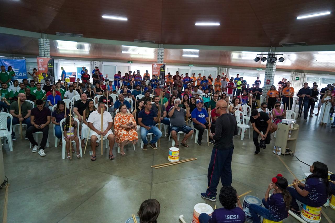 Apresentação crianças projeto arte  jovem